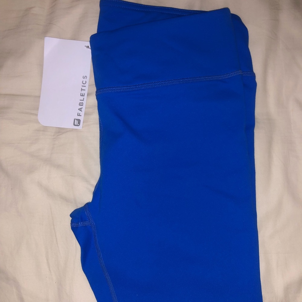 Fabletics Salar Blue Short Leggings - M - NWT
